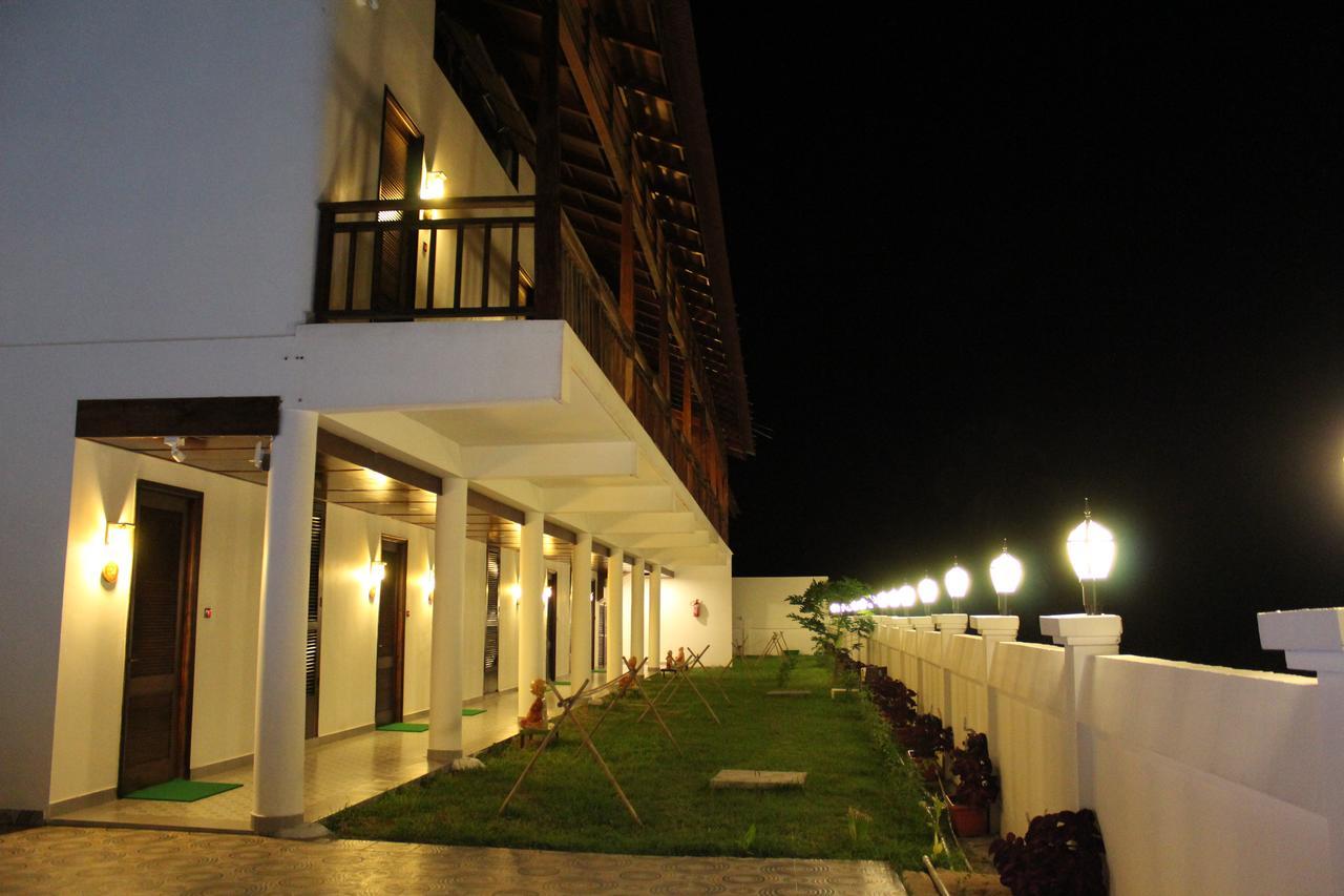 Symphony Summer Sands Beach Resort And Spa Ram Nagar Екстериор снимка